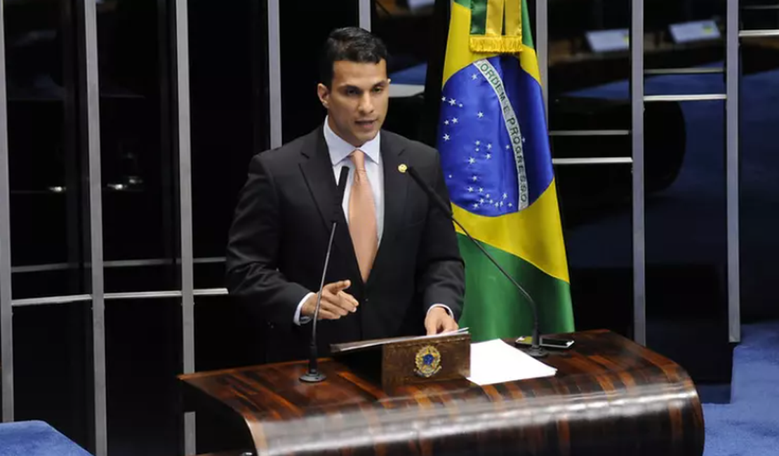 Senadores esperam filmagem para decidir futuro de colega acusado de estupro