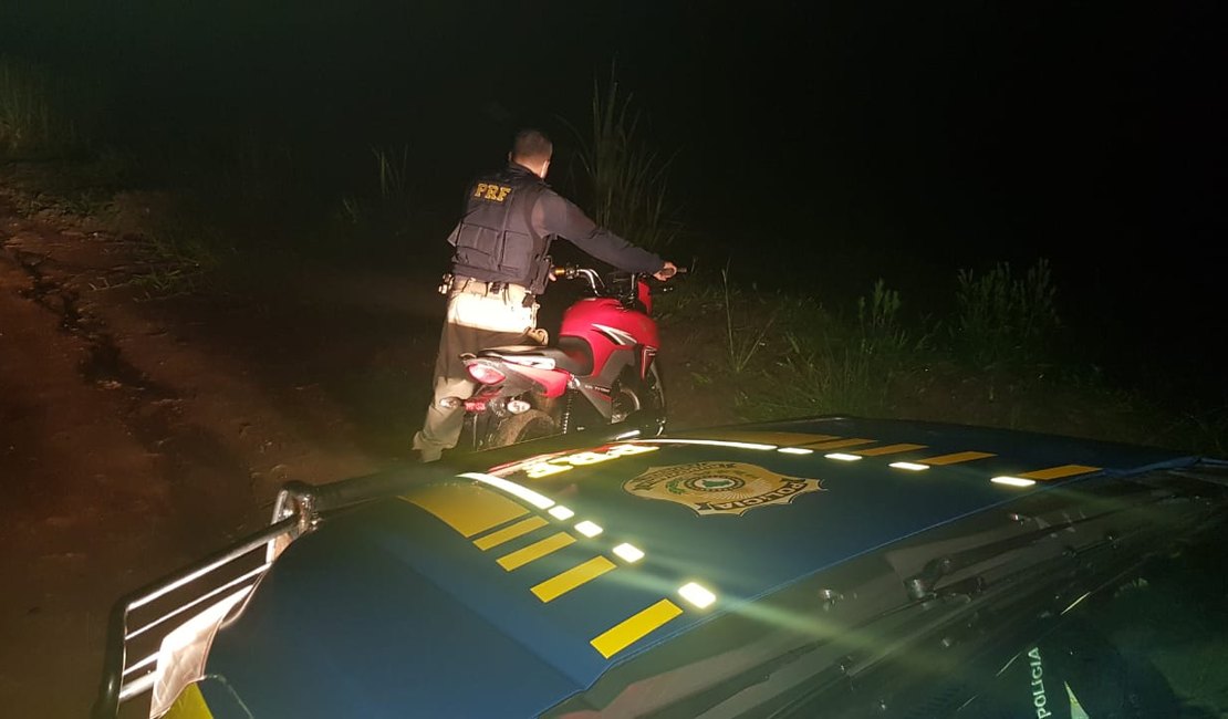 Homem foge após abandonar moto roubada em Novo Lino