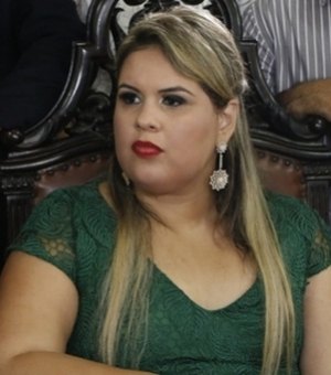 Justiça bloqueia bens móveis e imóveis da secretária de Cultura, Melina Freitas