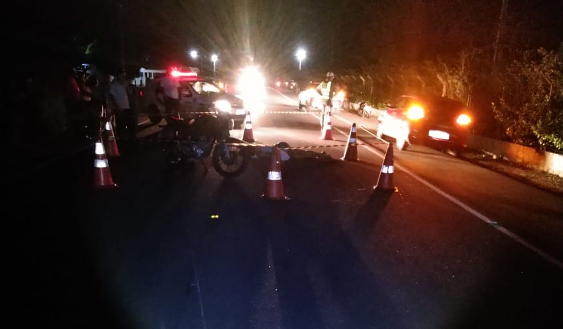 Pneu de motocicleta estoura e garupa morre durante acidente em São Sebastião