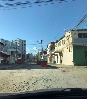 Após inúmeras interdições, rua Soldado Eduardo dos Santos é liberada