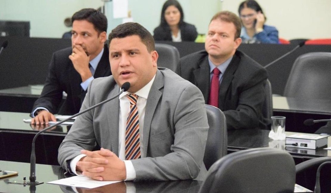 Deputados reagem com indignação à operação policial nas dependências da ALE