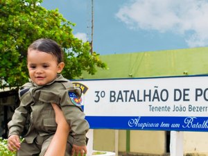 Criança visita dependências do 3° Batalhão de Polícia Militar