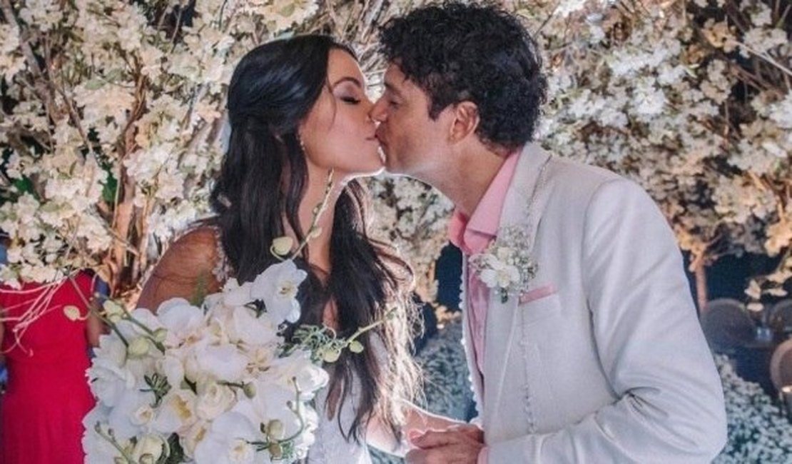Jorge Vercillo e Martha Suarez se casam na Bahia