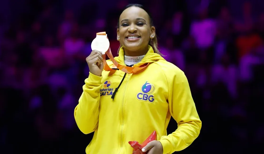 Rebeca Andrade conquista ouro inédito em Mundial de Ginástica