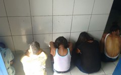 Jovens são presas e menores apreendidos furtando roupas no Benedito Bentes 
