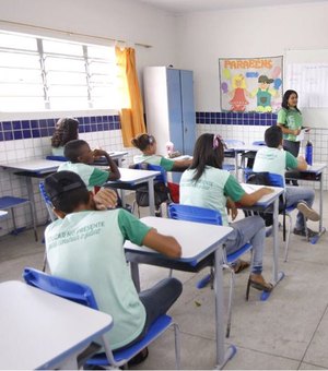 Marx Beltrão garante investimento de R$ 1,2 mi para educação de Palmeira dos Índios