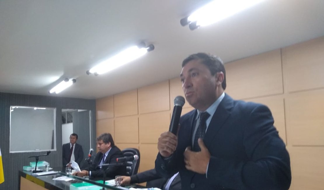 Rogério Nezinho critica corte em gratificações de agentes de saúde e de endemias
