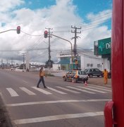 [Vídeo] Semáforo em frente ao Hospital de Emergência  apresenta pane elétrica