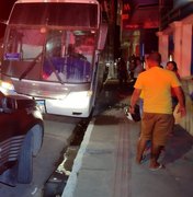 Vídeo: Dupla assassina jovem dentro de ônibus com destino a São Paulo