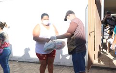 Mais de 500 famílias receberam cestas básicas e peixes para a Semana Santa