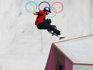 Estreia olímpica do skate park vira batalha de adolescentes com vitória de japonesas