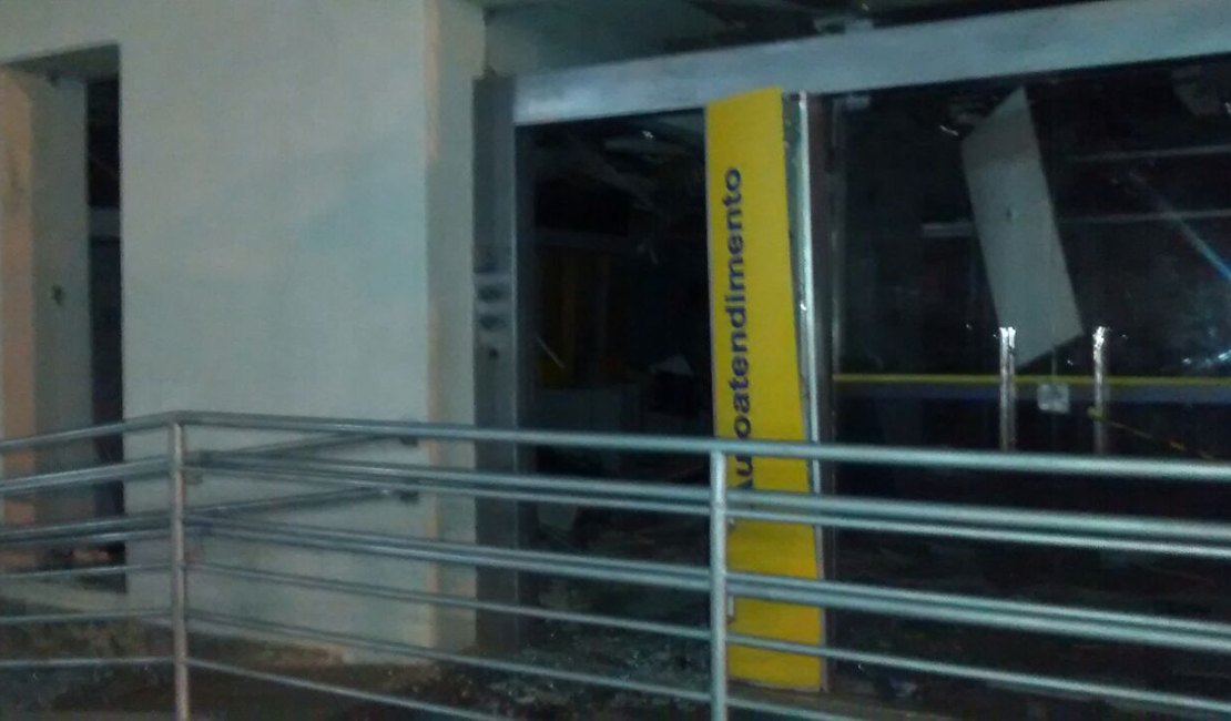 Bandidos explodem agência do Banco do Brasil em Quebrangulo e fogem em seguida