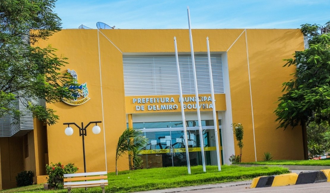 Enquanto impasse com concursados continua, 18% dos estudantes de Delmiro Gouveia ficam sem aulas