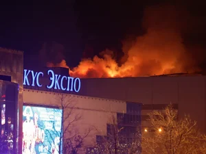 Homens armados matam ao menos 40 pessoas em casa de shows perto de Moscou; após explosões, local pegou fogo
