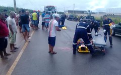 Colisão envolvendo carro e motocicleta deixa duas pessoas feridas na AL-220