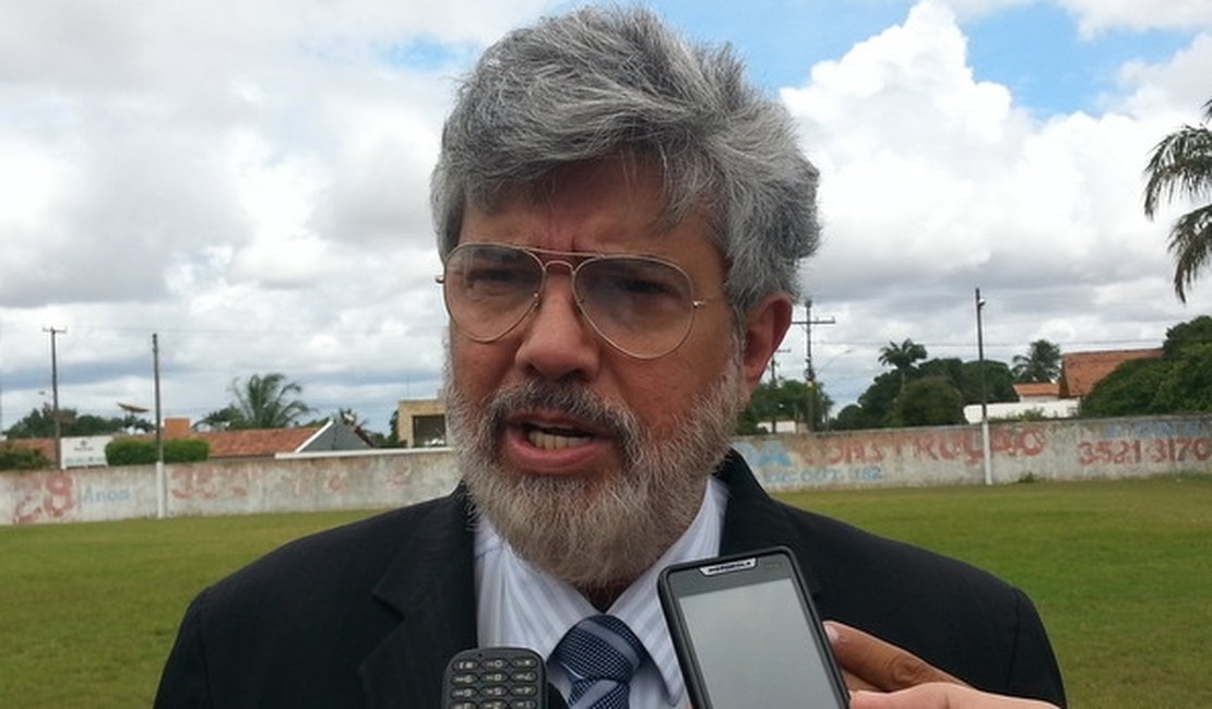 Governador anuncia que Eduardo Tavares desistiu de candidatura