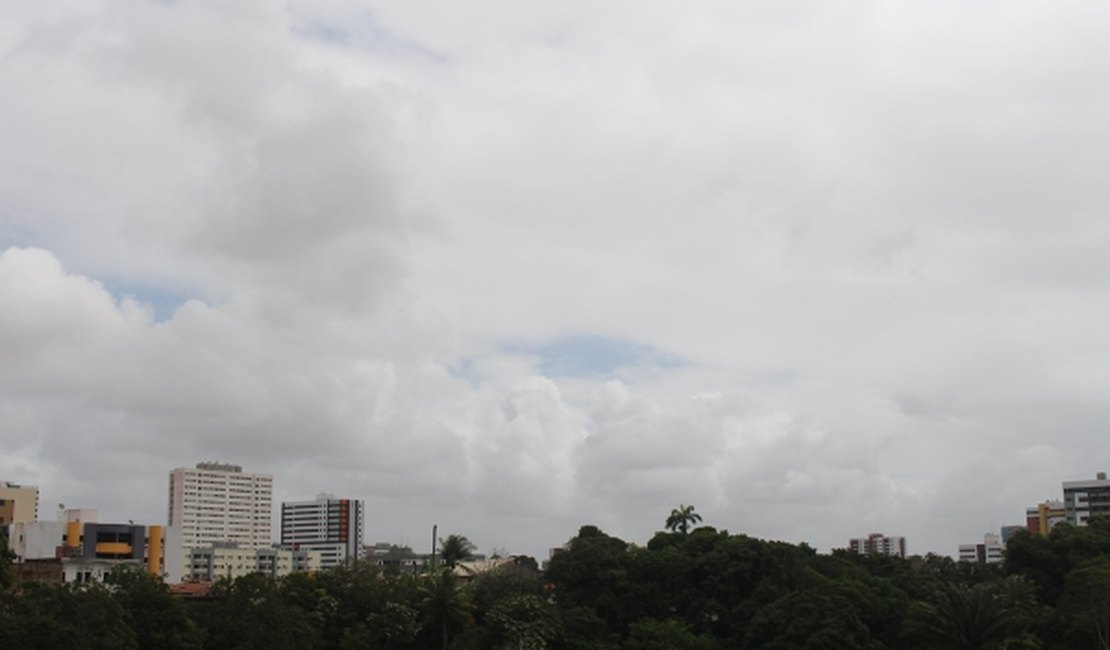 Previsão é de tempo parcialmente nublado durante o final de semana em Maceió
