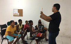 Crianças e adolescente do Deda Paes formam banda de flauta