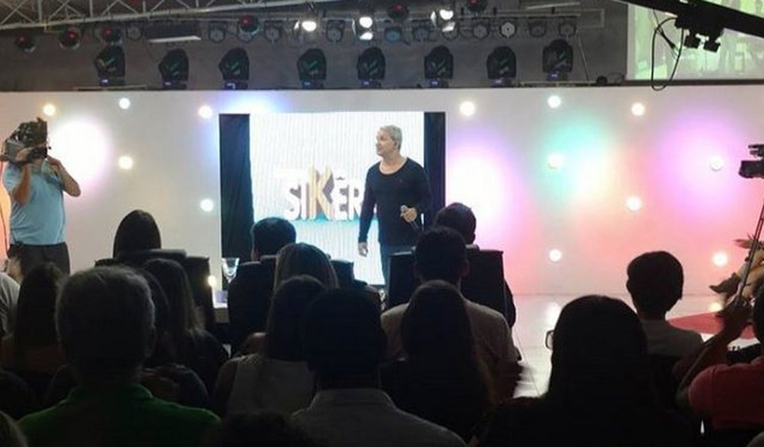 Sikera Júnior estreia neste sábado seu novo programa de auditório na TV