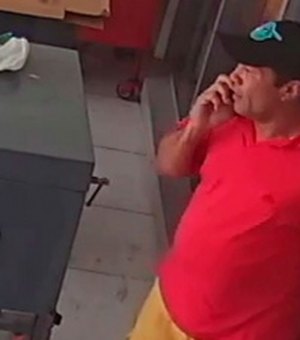 [Vídeo] Homem é flagrado furtando celular em posto de gasolina no Farol