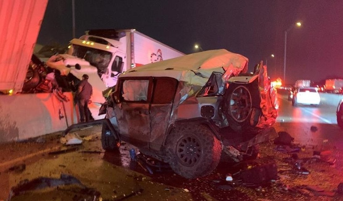 Paramédico se envolve em acidente e é premiado pela Toyota por socorrer feridos