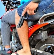 Dupla em motocicleta rende vítima e rouba celular, em Arapiraca