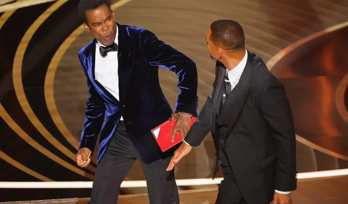 Chris Rock volta a fazer piadas com tapa de Will Smith: 'F... aquele vídeo de refém'