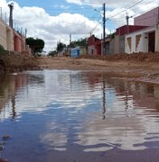 Obras da Prefeitura danificam rede de abastecimento de água nos bairros de Arapiraca 