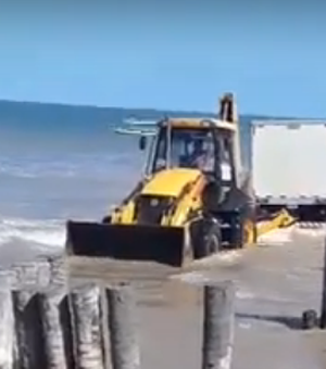 [Vídeo] Caminhão carregado de sorvete atola na praia do Peba, no Litoral Sul de Alagoas