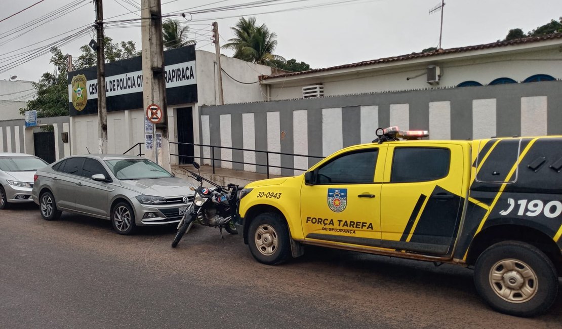 Vítimas tiveram caminhonete, motocicleta e celulares roubados em Arapiraca