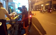 Colisão entre motocicleta e caminhonete deixa feridos