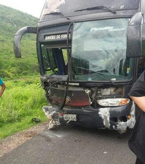 Acidente com ônibus de banda famosa de Forró deixa três feridos 