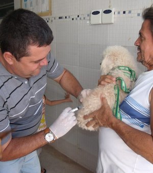 Vacinação antirrábica imuniza mais de 114 mil animais em Maceió