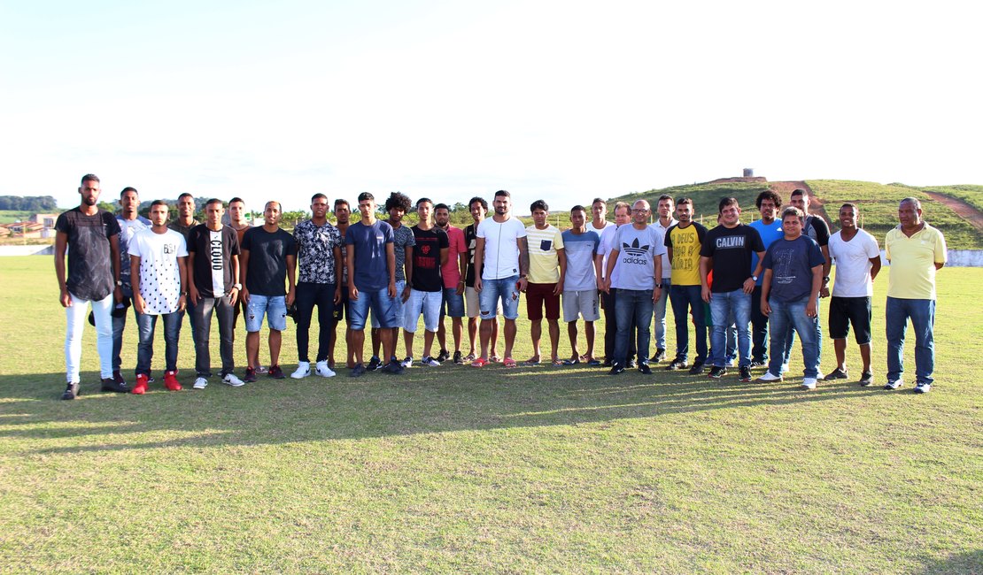 Elenco do Portocalvense se apresenta para a disputa da Série B do Alagoano
