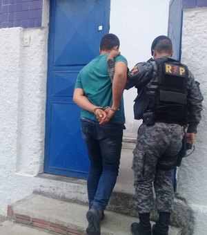 Polícia prende homem por tráfico de drogas em Riacho Doce