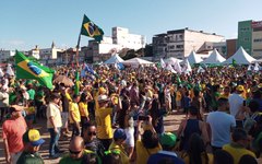 Apoiadores de Bolsonaro realizam ato pró-governo em Arapiraca