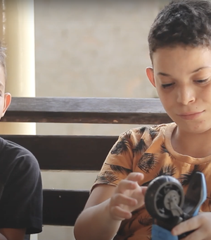 [Vídeo] Conheça a história dos irmãos Francisco e José, que sonham em ser adotados juntos por uma família