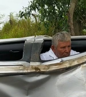 [Vídeo] Idoso capota veículo e tem perda de memória na zona rural de Arapiraca