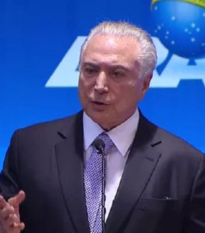 Temer pode liberar até 40% do ensino médio para ser realizado a distância