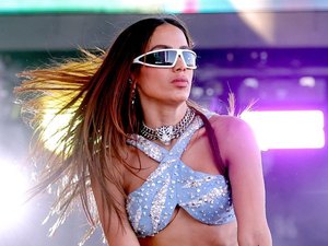 Anitta rebate críticas por usar playback na Sapucaí: 'Todo mundo usou'