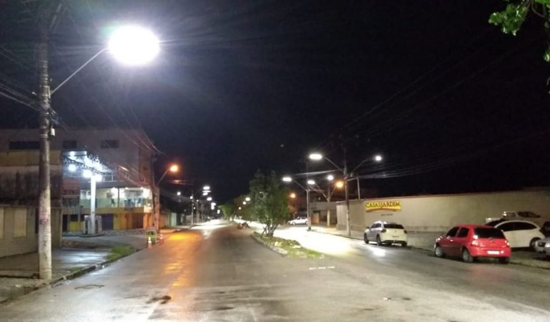 Prefeitura instala mais de 200 luminárias de LED nas imediações do HGE
