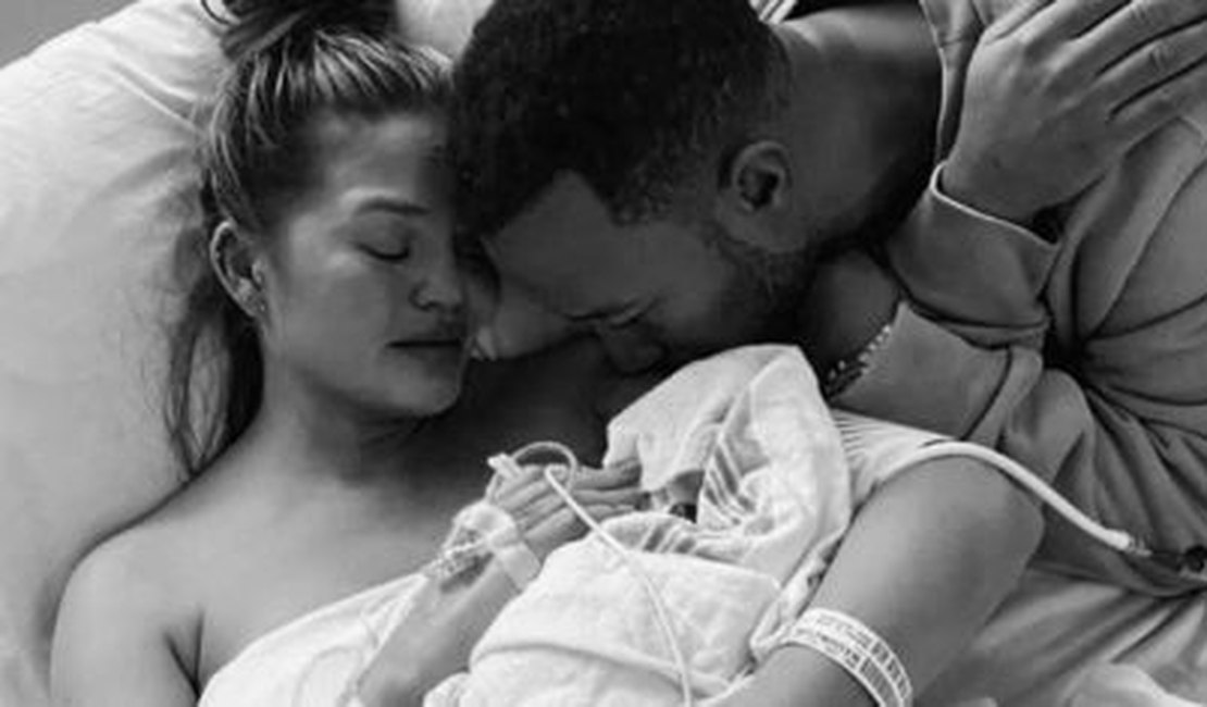 John Legend e Chrissy Teigen perdem bebê após parto prematuro