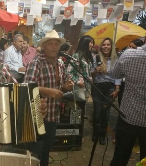 [Vídeo] Forró pé de serra e muita comida típica fazem a festa no Arraiá do Coringa