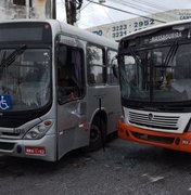 Colisão entre ônibus provoca congestionamento no Trapiche da Barra