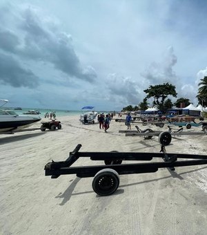 [Vídeo] Prefeitura retira carrinhos de lanchas da Praia de Barra Grande