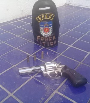 Jovem é preso com arma de fogo no Trapiche da Barra, em Maceió 