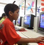 Bolsonaro veta universalização da banda larga em escolas públicas