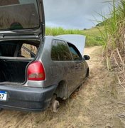 Carro furtado em Porto Calvo é encontrado sem pneus e som