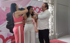 Prefeito Luciano Barbosa entregou perucas às mulheres com câncer de mama